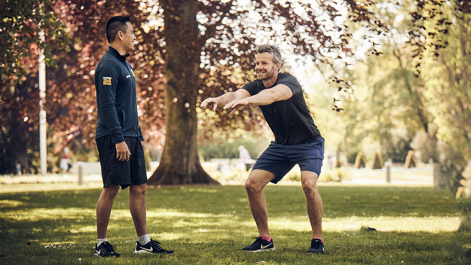 Tränar utomhus med PT